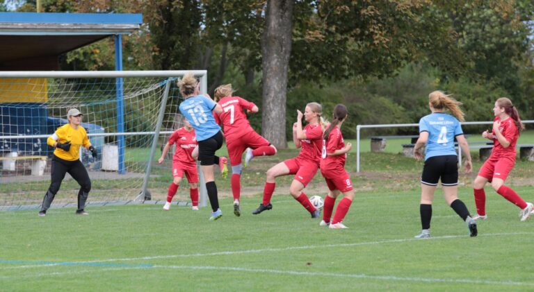 Frauen zeigen Stärke: 8:0-Kantersieg gegen SC Naumburg